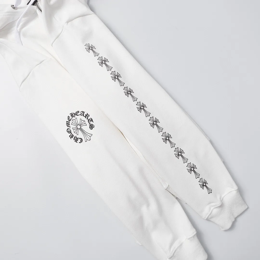 Q12—P230 -Chrome Hearts/Chrome Hearts printed zipper sweatshirt cardigan jacket -420 grams of high-density, high-quality wool, soft, delicate and skin-friendly, soft and silky to the touch, warm and skin-friendly -The hardware zipper accessories are all customized and full of details -Colour: black white -Size: S M L XL